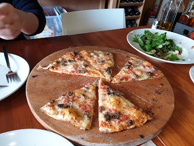 The Upper Crust Pizzeria Bebek